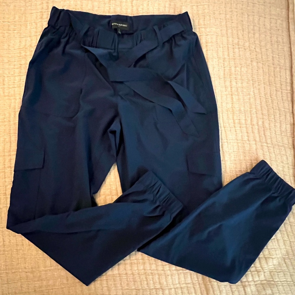 Banana republic navy joggers, size small. Excellent used condition.